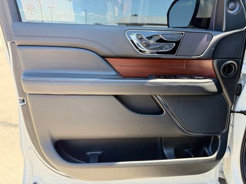 Used 2021 Lincoln Navigator Reserve AWD/4WD image 8
