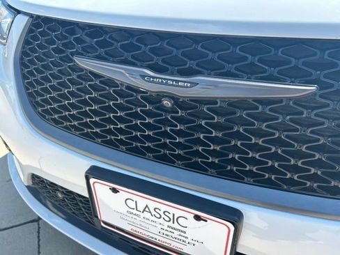 Used 2023 Chrysler Pacifica Touring-L w/ Road Tripper Package AWD/4WD image 3