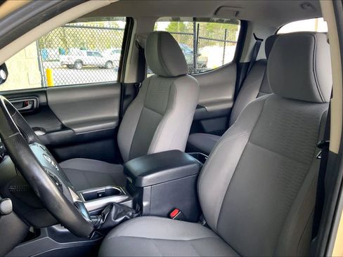 Used 2017 Toyota Tacoma SR5 w/ Tow Package image 8