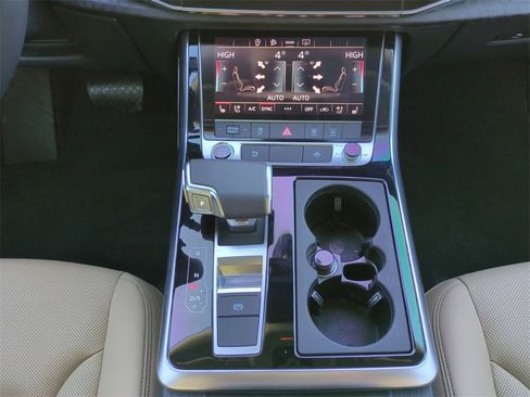 Used 2025 Audi Q8 Premium Plus image 19