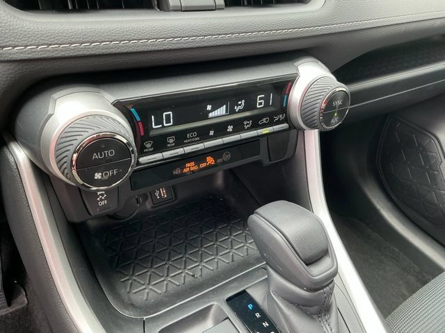 Used 2024 Toyota RAV4 LE AWD/4WD image 21