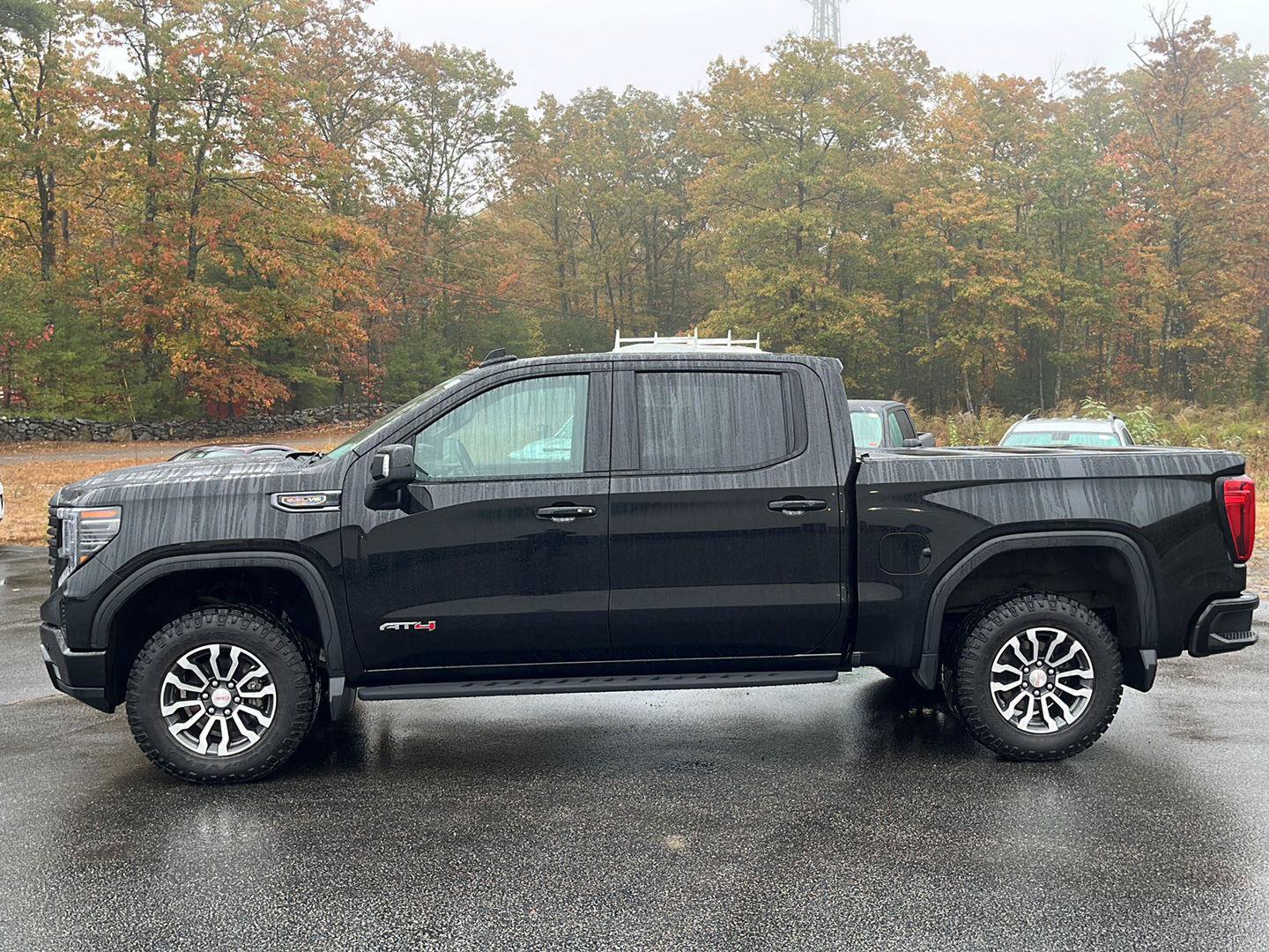 Used 2023 GMC Sierra 1500 AT4 w/ AT4 Preferred Package AWD/4WD image 2