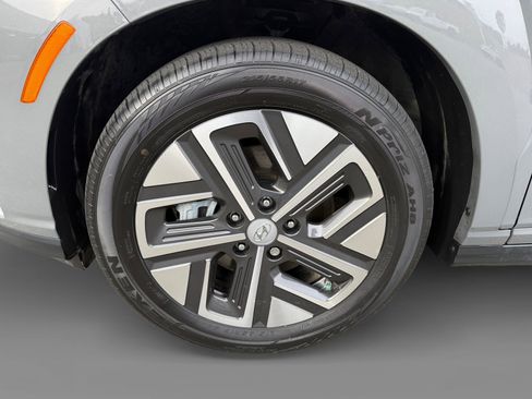 Used 2023 Hyundai Kona SE image 9
