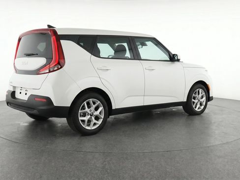 Used 2025 Kia Soul LX w/ LX Technology Package FWD image 9