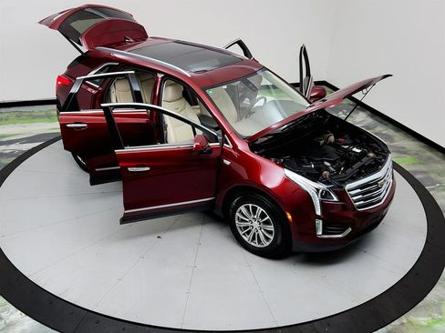 Used 2018 Cadillac XT5 Luxury w/ Driver Awareness Package image 18