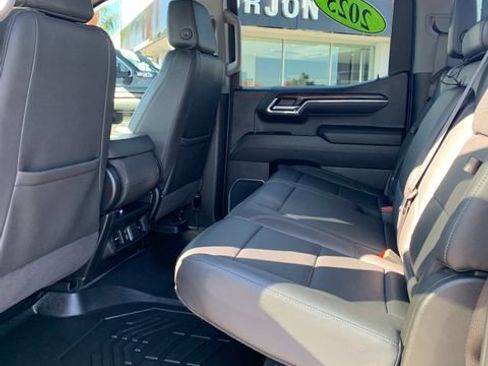 Used 2025 GMC Sierra 1500 SLT AWD/4WD image 16