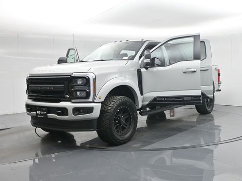 New 2026 Ford F250 Lariat w/ Black Appearance Package image 39