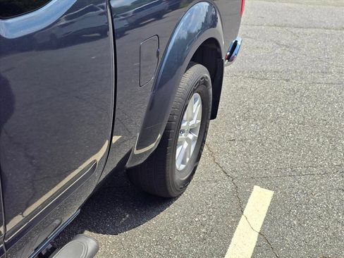 Used 2017 Nissan Frontier SV w/ SV Value Truck Package AWD/4WD image 18