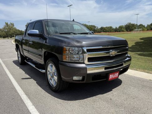 Used 2011 Chevrolet Silverado 1500 LT w/ Texas Edition RWD image 2