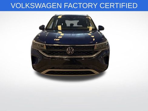 Used 2024 Volkswagen Taos SE w/ Panoramic Sunroof Package image 2