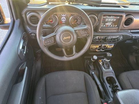 Used 2023 Jeep Gladiator Sport image 13