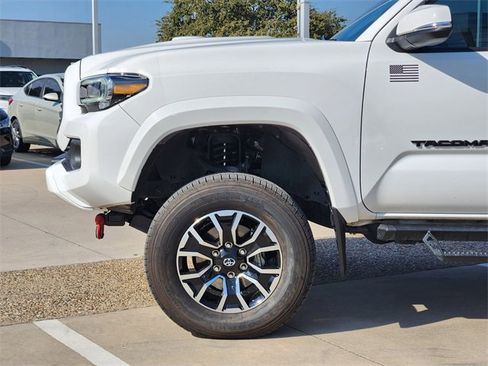 Used 2023 Toyota Tacoma TRD Sport image 6