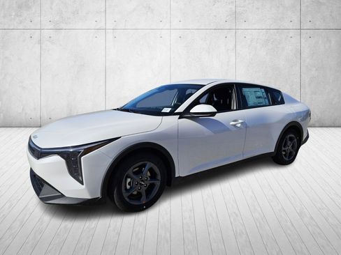 New 2025 Kia K4 LXS image 3