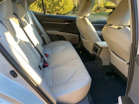 Used 2023 Toyota Camry SE image 32