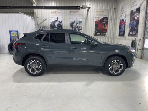 New 2026 Chevrolet Trax LT w/ Driver Confidence Package FWD image 9