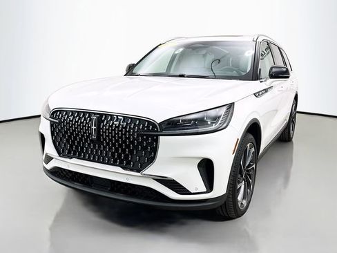 Used 2025 Lincoln Aviator Reserve w/ Equipment Group 201A AWD/4WD image 3