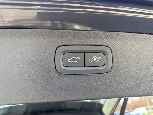 Used 2024 Volvo XC90 B5 Core image 31