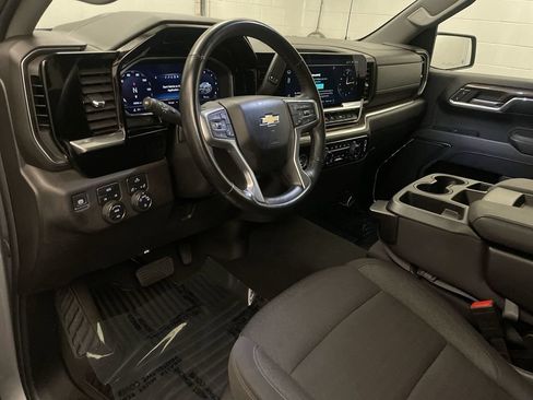 Used 2024 Chevrolet Silverado 1500 LT AWD/4WD image 4