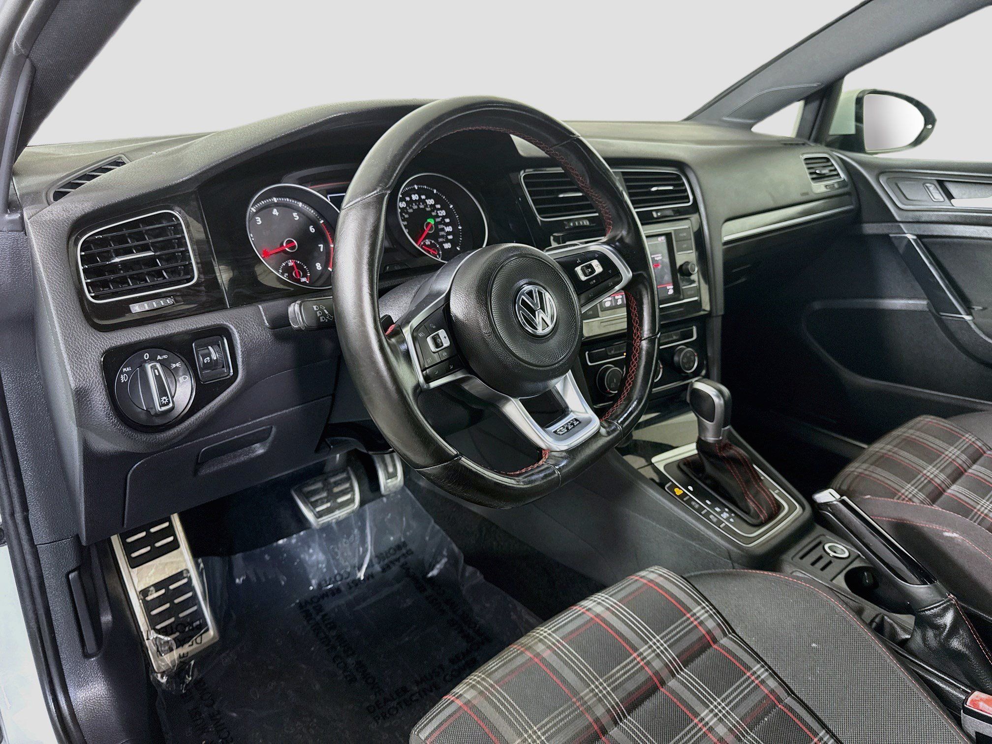 Used 2019 Volkswagen GTI SE FWD image 22
