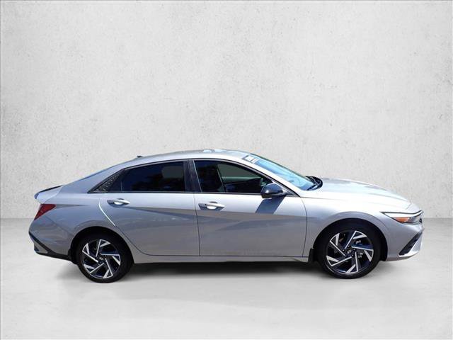 Used 2025 Hyundai Elantra Sport FWD image 5
