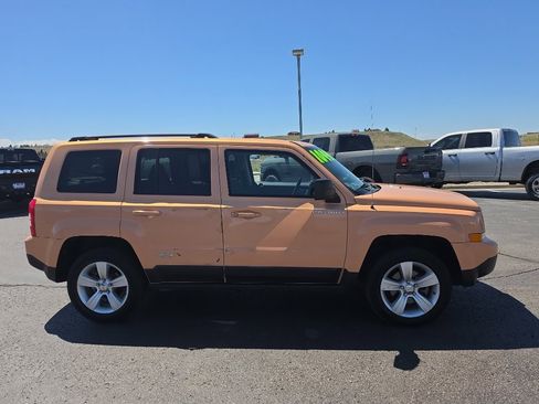 Used 2016 Jeep Patriot Latitude AWD/4WD image 4