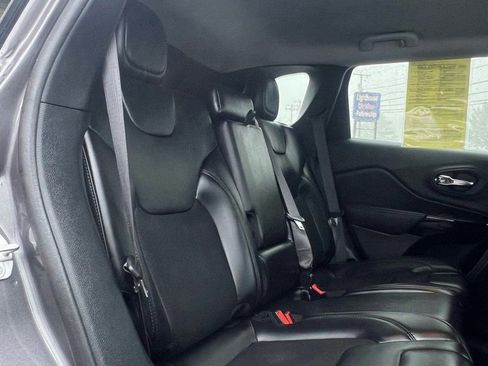 Used 2020 Jeep Cherokee Latitude Plus image 12