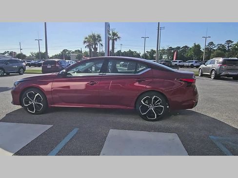 Used 2024 Nissan Altima 2.5 SR w/ SR Premium Package FWD image 25