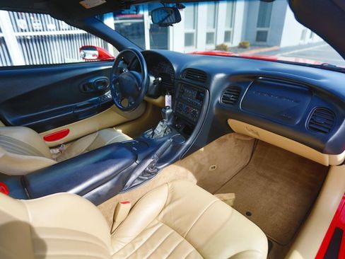 Used 2002 Chevrolet Corvette Coupe RWD image 18