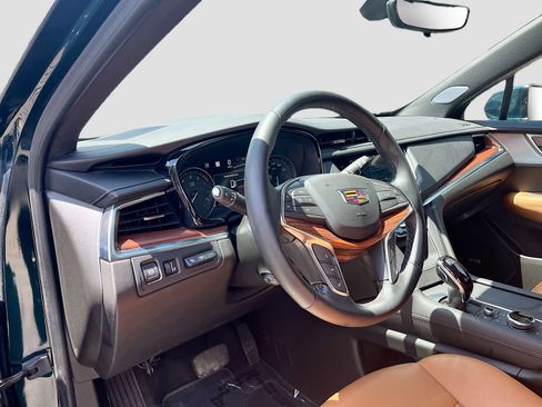 Used 2025 Cadillac XT5 Premium Luxury w/ Technology Package AWD/4WD image 9
