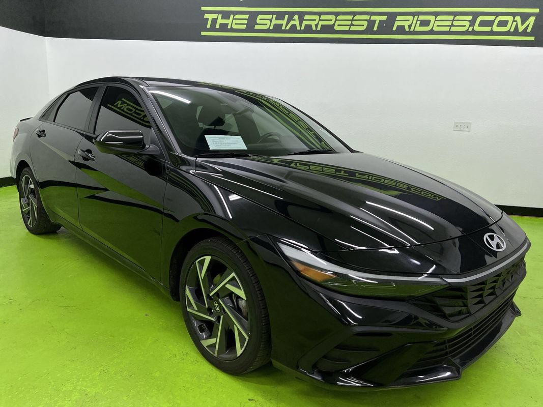 Used 2025 Hyundai Elantra SEL FWD image 2