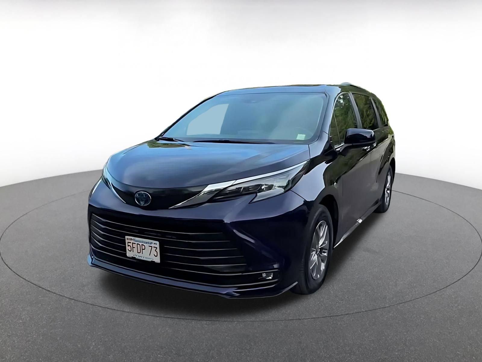 Used 2025 Toyota Sienna XLE FWD image 7