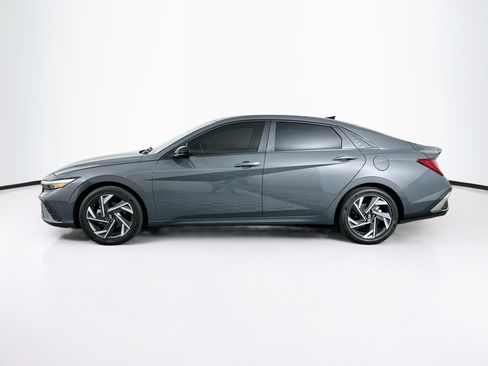 Used 2025 Hyundai Elantra SEL FWD image 4