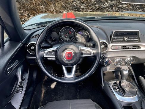 Used 2018 FIAT 124 Spider Classica image 5