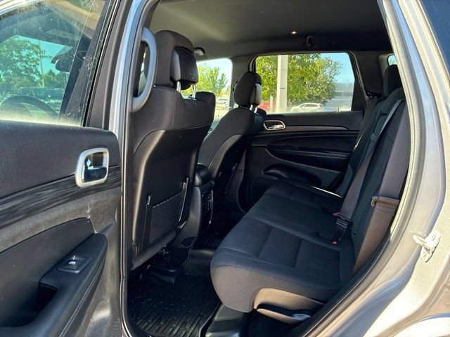 Used 2020 Jeep Grand Cherokee Laredo AWD/4WD image 15