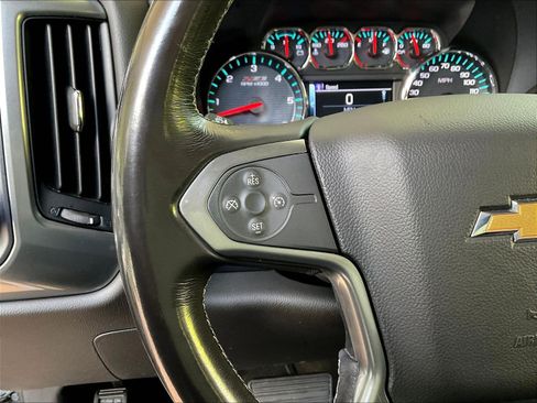 Used 2018 Chevrolet Silverado 1500 LT w/ Redline Edition AWD/4WD image 12