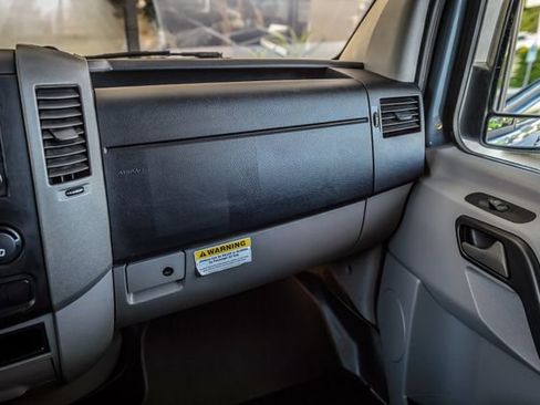 Used 2018 Mercedes-Benz Sprinter 2500 image 31