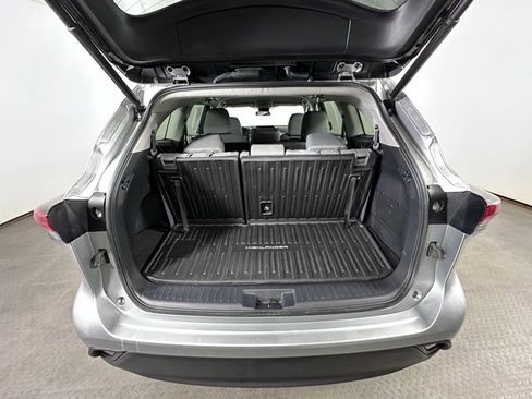 Used 2023 Toyota Highlander LE image 13