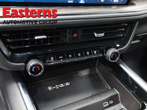 Used 2025 Chevrolet Suburban Z71 image 20