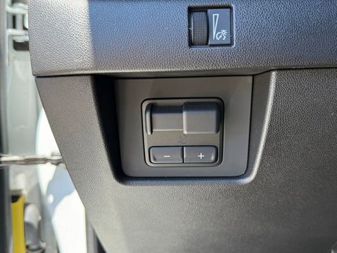 Used 2024 Chevrolet Colorado ZR2 w/ Technology Package AWD/4WD image 27