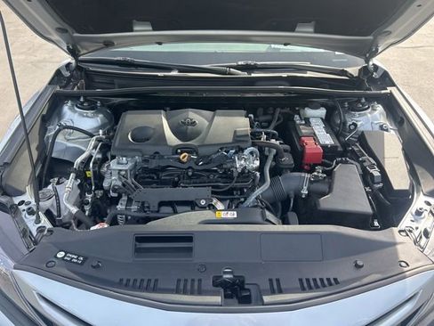 Used 2024 Toyota Camry SE image 11