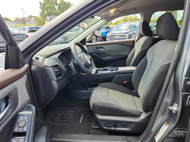 Used 2023 Nissan Rogue SV AWD/4WD image 14