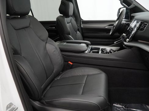 New 2026 Jeep Grand Wagoneer Limited w/ Premium Group II image 34