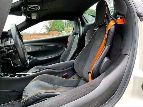 Used 2025 McLaren Artura Spider RWD image 21