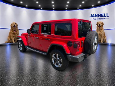 Used 2018 Jeep Wrangler Unlimited Sahara w/ Dual Top Group AWD/4WD image 8