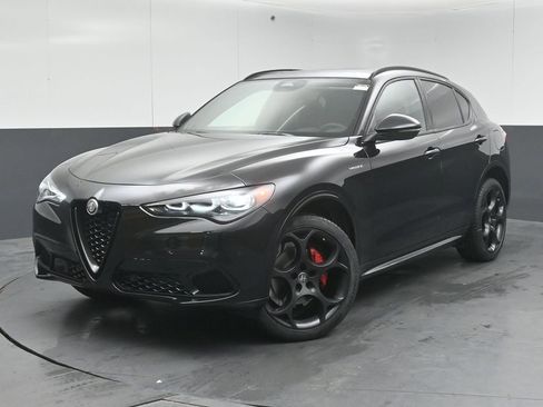 New 2026 Alfa Romeo Stelvio Sprint w/ Convenience Package image 3
