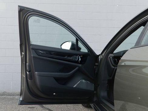 Certified 2025 Porsche Panamera GTS image 15