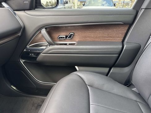 Certified 2025 Land Rover Range Rover SE image 24