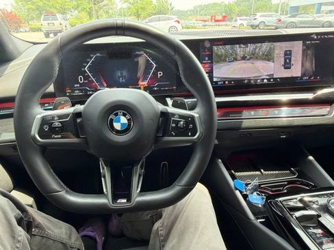 Used 2025 BMW 540i xDrive w/ M Sport Package AWD/4WD image 17