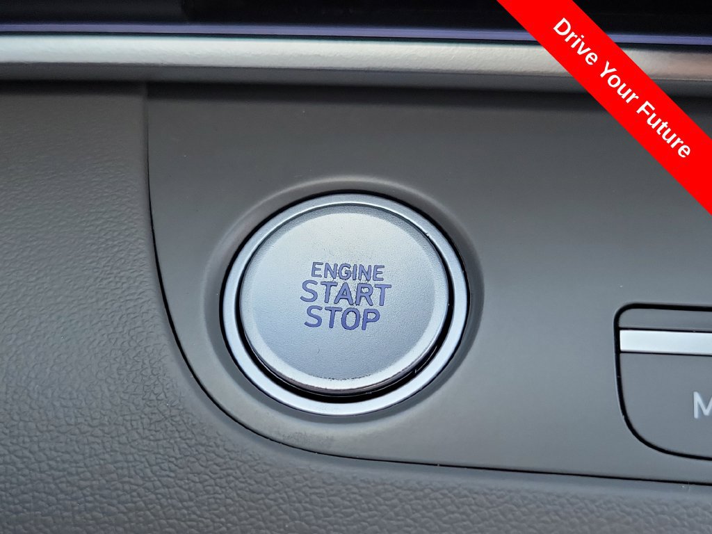 Used 2025 Hyundai Elantra SEL FWD image 9