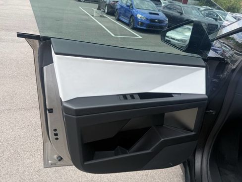 Used 2024 Tesla Cybertruck AWD Crew Cab image 17